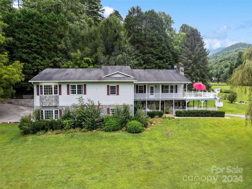 359 Husky Road, Bryson City, NC 28713.  MLS# CAR4177913, YatesRealty ID 10332. 