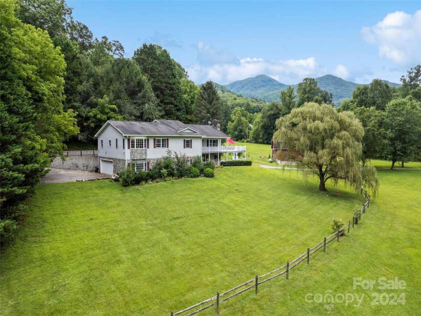359 Husky Road, Bryson City, NC 28713.  MLS# CAR4177913, YatesRealty ID 10332. 