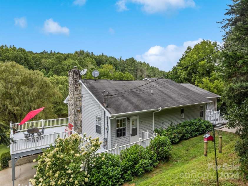 359 Husky Road, Bryson City, NC 28713.  MLS# CAR4177913, YatesRealty ID 10332. 