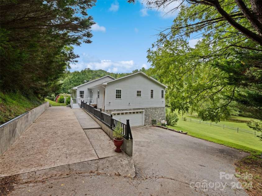 359 Husky Road, Bryson City, NC 28713.  MLS# CAR4177913, YatesRealty ID 10332. 