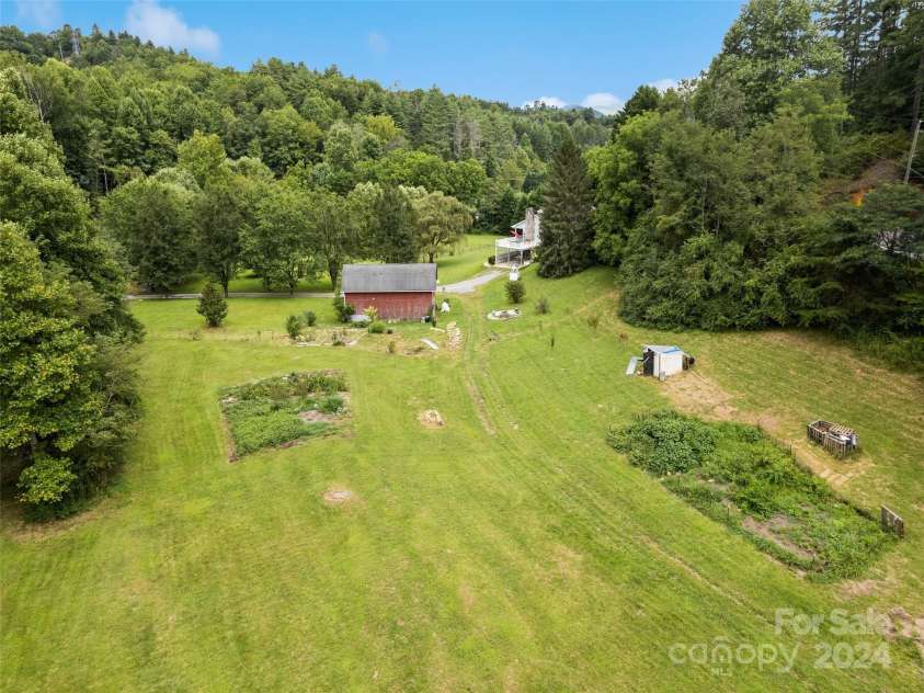 359 Husky Road, Bryson City, NC 28713.  MLS# CAR4177913, YatesRealty ID 10332. 