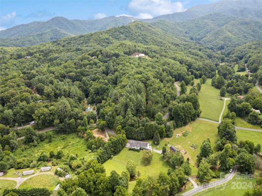 359 Husky Road, Bryson City, NC 28713.  MLS# CAR4177913, YatesRealty ID 10332. 
