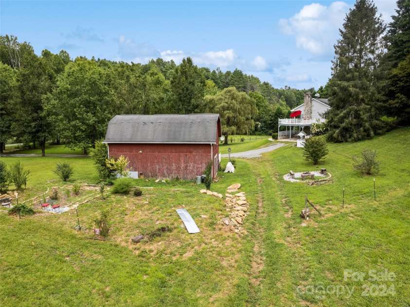 359 Husky Road, Bryson City, NC 28713.  MLS# CAR4177913, YatesRealty ID 10332. 