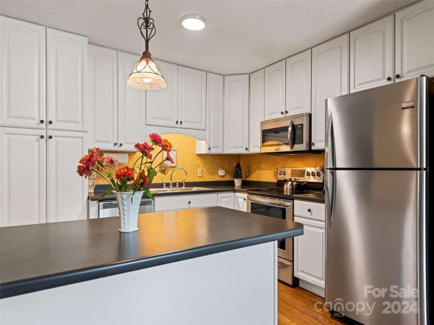 359 Husky Road, Bryson City, NC 28713.  MLS# CAR4177913, YatesRealty ID 10332. 