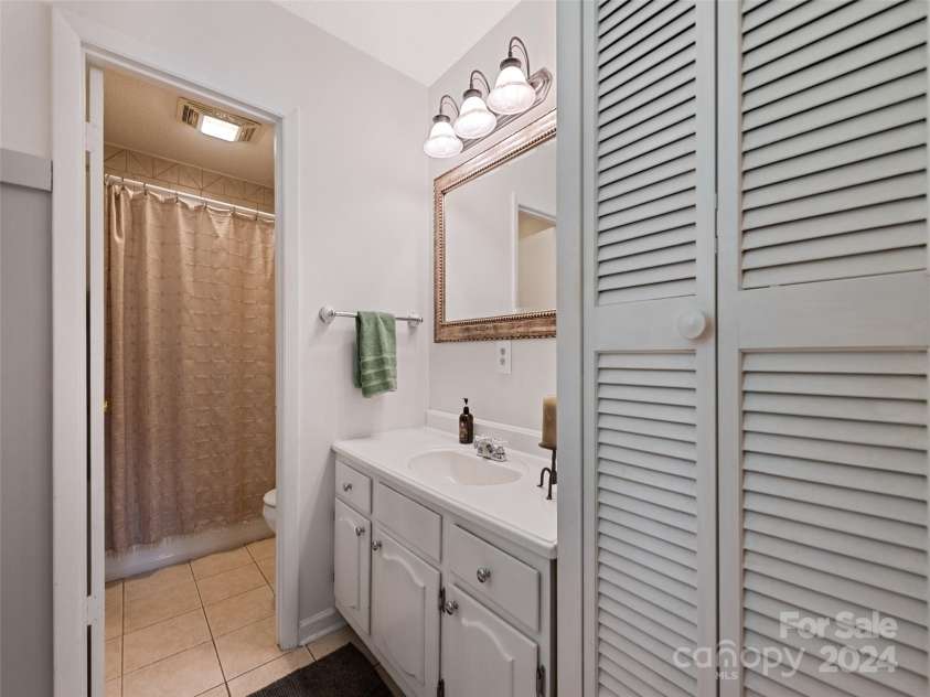 359 Husky Road, Bryson City, NC 28713.  MLS# CAR4177913, YatesRealty ID 10332. 