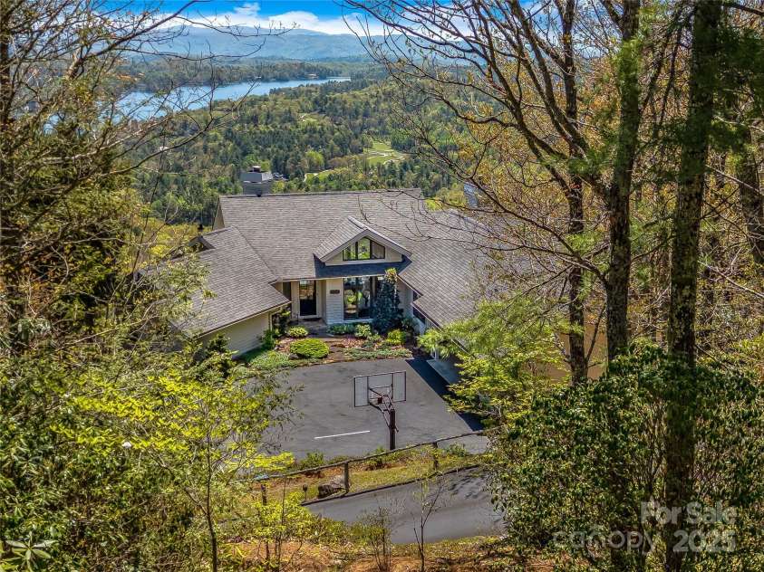 199 Mills Creek Point, Lake Toxaway, NC 28747.  MLS# CAR4253135, YatesRealty ID 10333. 