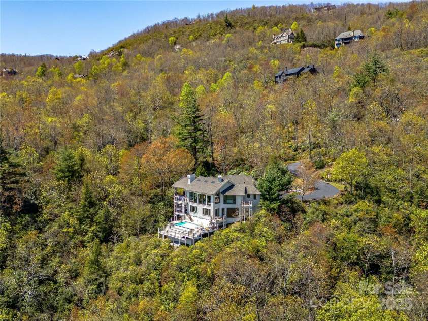 199 Mills Creek Point, Lake Toxaway, NC 28747.  MLS# CAR4253135, YatesRealty ID 10333. 