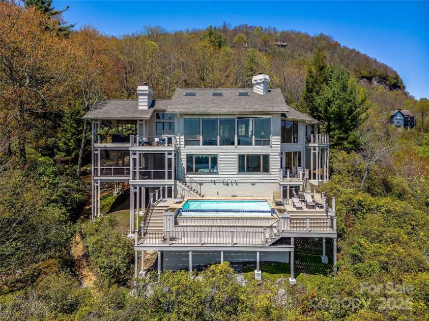 199 Mills Creek Point, Lake Toxaway, NC 28747.  MLS# CAR4253135, YatesRealty ID 10333. 