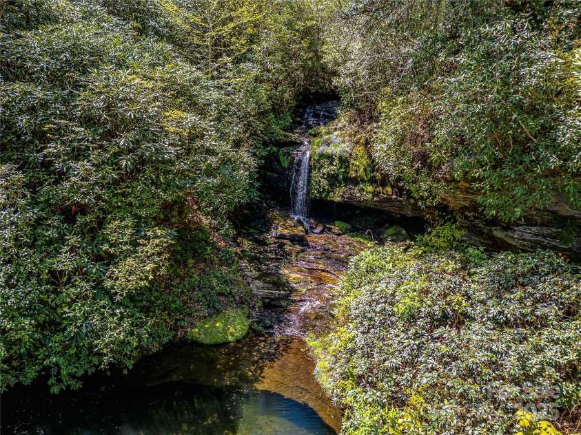 199 Mills Creek Point, Lake Toxaway, NC 28747.  MLS# CAR4253135, YatesRealty ID 10333. 