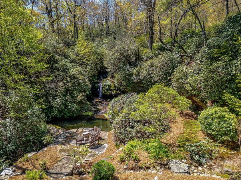 199 Mills Creek Point, Lake Toxaway, NC 28747.  MLS# CAR4253135, YatesRealty ID 10333. 