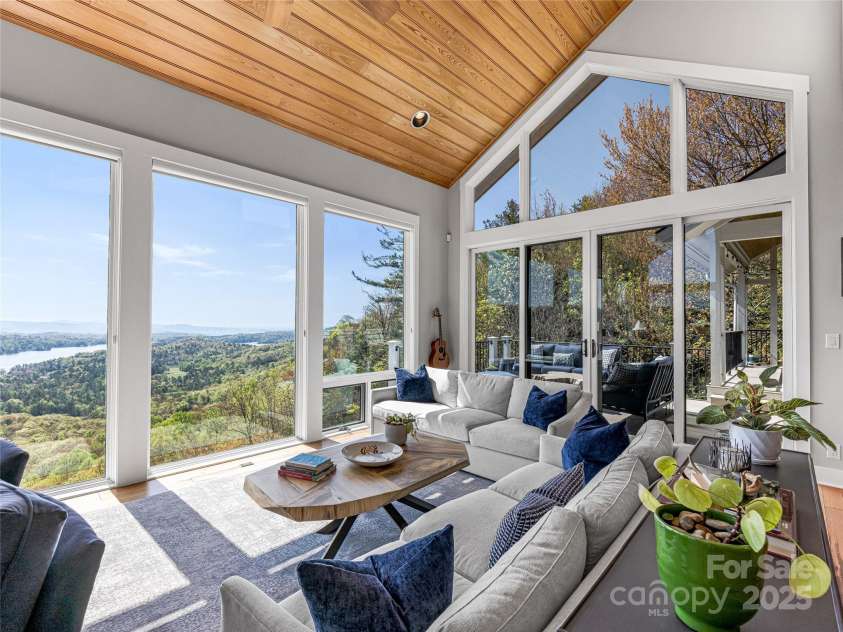 199 Mills Creek Point, Lake Toxaway, NC 28747.  MLS# CAR4253135, YatesRealty ID 10333. 