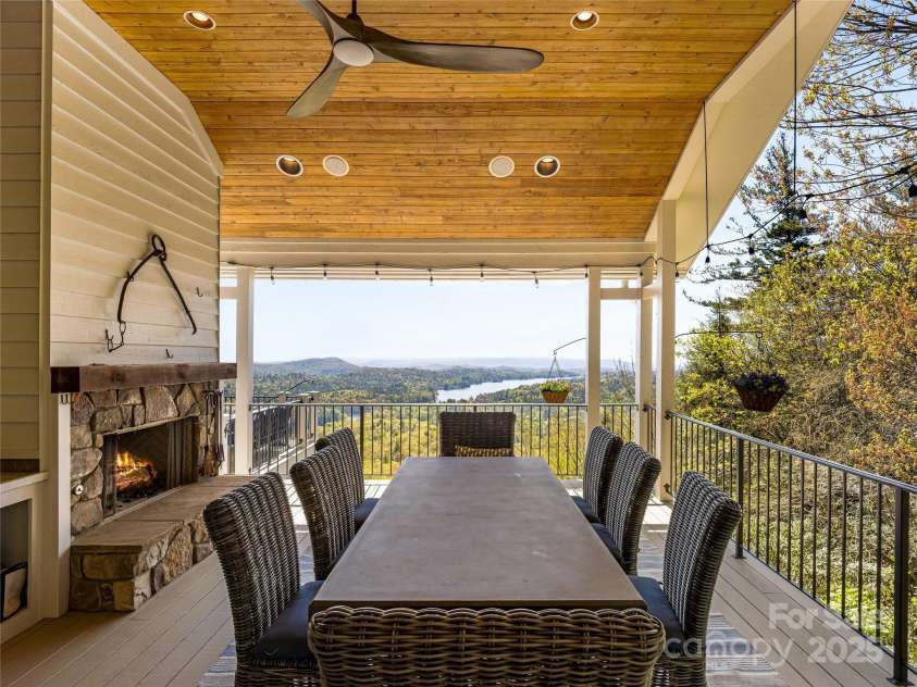 199 Mills Creek Point, Lake Toxaway, NC 28747.  MLS# CAR4253135, YatesRealty ID 10333. 