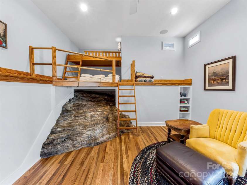 199 Mills Creek Point, Lake Toxaway, NC 28747.  MLS# CAR4253135, YatesRealty ID 10333. 