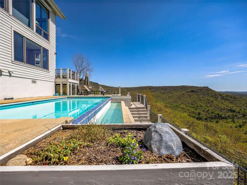 199 Mills Creek Point, Lake Toxaway, NC 28747.  MLS# CAR4253135, YatesRealty ID 10333. 