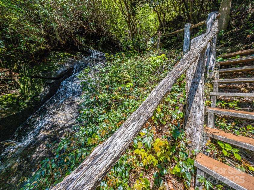 199 Mills Creek Point, Lake Toxaway, NC 28747.  MLS# CAR4253135, YatesRealty ID 10333. 