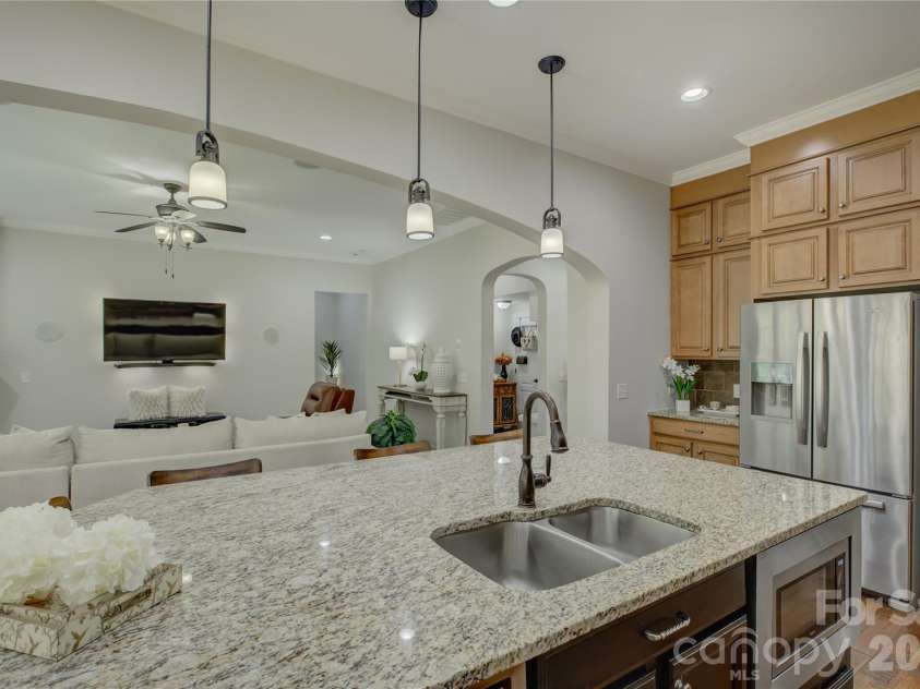 11521 Egrets Point Drive, Charlotte, NC 28278.  MLS# CAR4357758, YatesRealty ID 10334. 