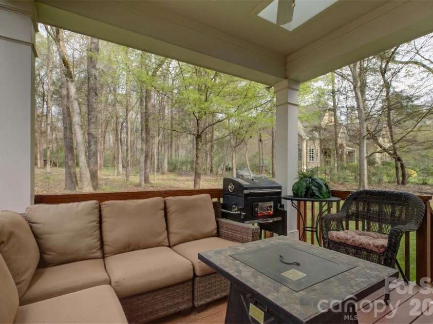 11521 Egrets Point Drive, Charlotte, NC 28278.  MLS# CAR4357758, YatesRealty ID 10334. 