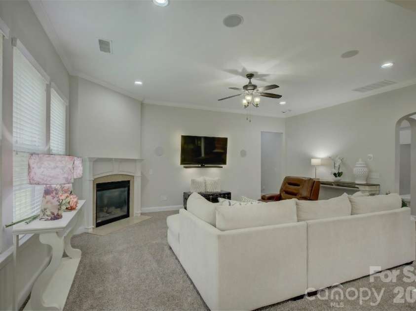 11521 Egrets Point Drive, Charlotte, NC 28278.  MLS# CAR4357758, YatesRealty ID 10334. 
