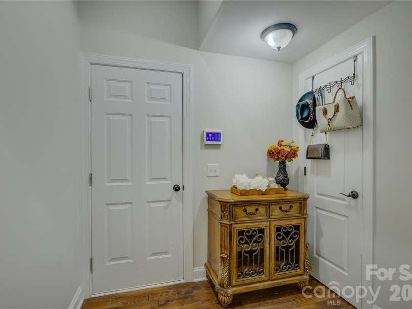 11521 Egrets Point Drive, Charlotte, NC 28278.  MLS# CAR4357758, YatesRealty ID 10334. 