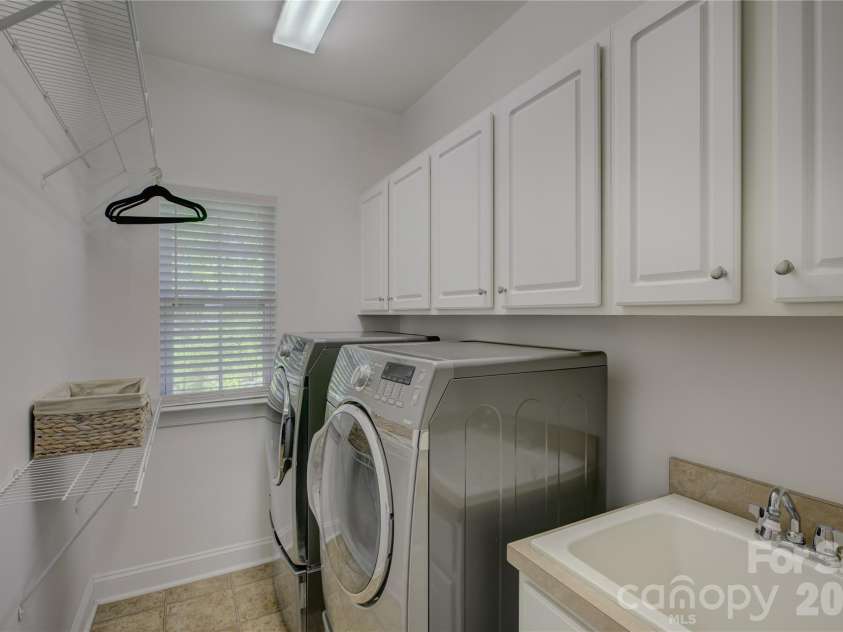 11521 Egrets Point Drive, Charlotte, NC 28278.  MLS# CAR4357758, YatesRealty ID 10334. 