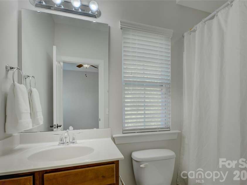 11521 Egrets Point Drive, Charlotte, NC 28278.  MLS# CAR4357758, YatesRealty ID 10334. 