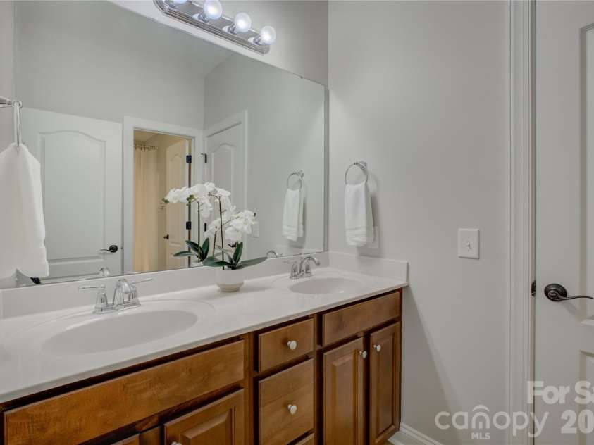 11521 Egrets Point Drive, Charlotte, NC 28278.  MLS# CAR4357758, YatesRealty ID 10334. 