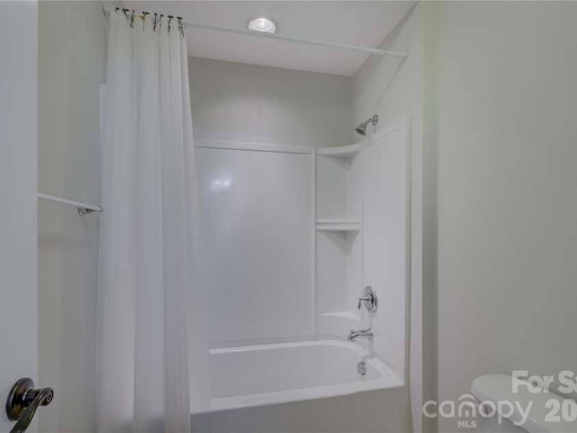 11521 Egrets Point Drive, Charlotte, NC 28278.  MLS# CAR4357758, YatesRealty ID 10334. 