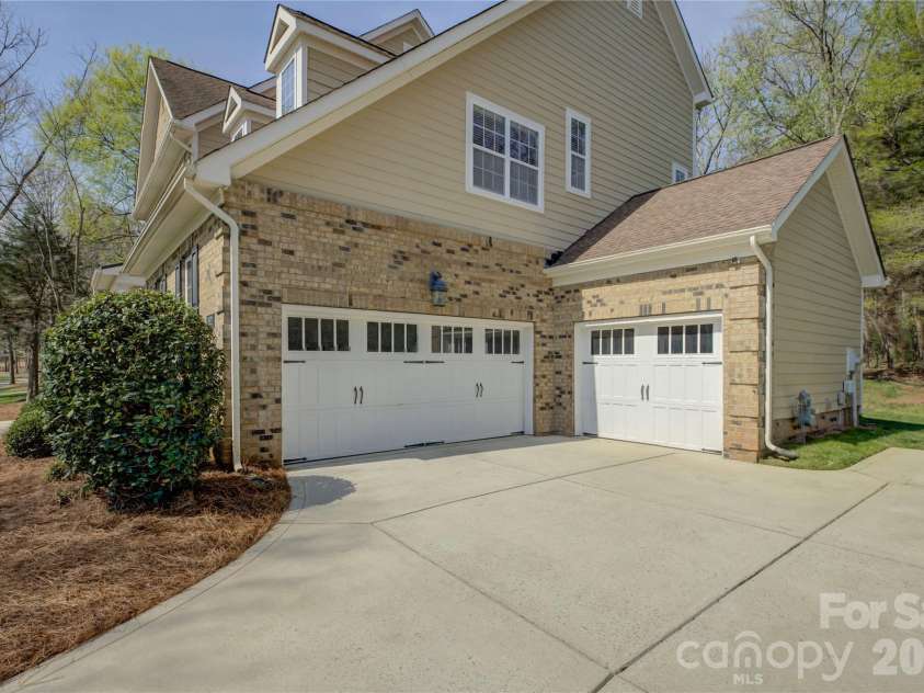 11521 Egrets Point Drive, Charlotte, NC 28278.  MLS# CAR4357758, YatesRealty ID 10334. 
