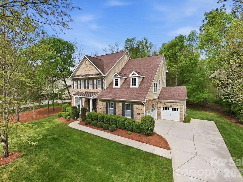 11521 Egrets Point Drive, Charlotte, NC 28278.  MLS# CAR4357758, YatesRealty ID 10334. 