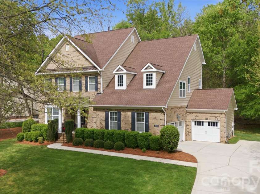 11521 Egrets Point Drive, Charlotte, NC 28278.  MLS# CAR4357758, YatesRealty ID 10334. 