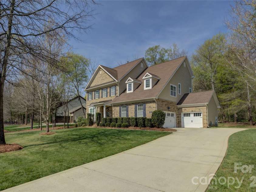 11521 Egrets Point Drive, Charlotte, NC 28278.  MLS# CAR4357758, YatesRealty ID 10334. 