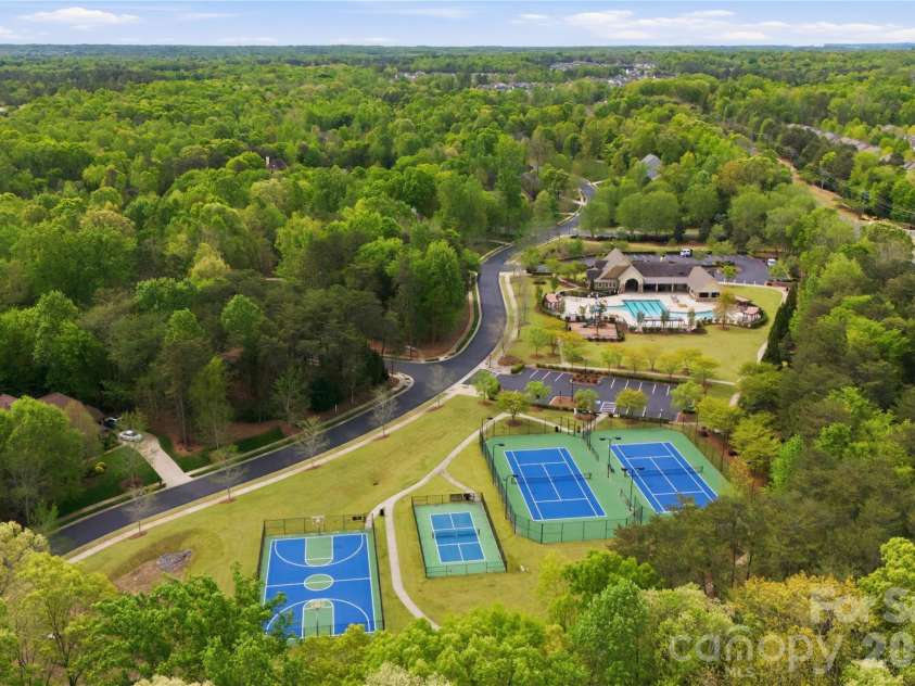 11521 Egrets Point Drive, Charlotte, NC 28278.  MLS# CAR4357758, YatesRealty ID 10334. 