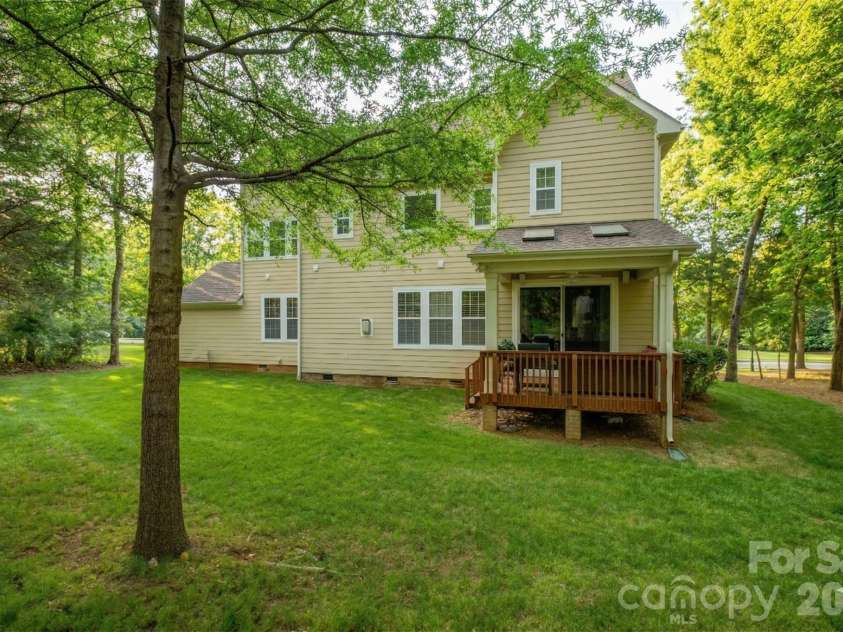 11521 Egrets Point Drive, Charlotte, NC 28278.  MLS# CAR4357758, YatesRealty ID 10334. 