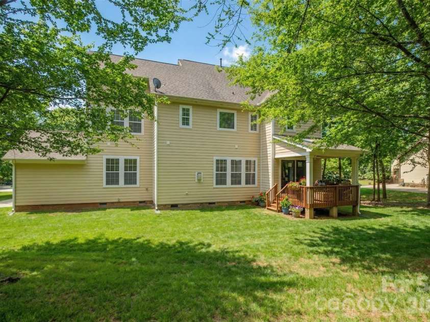 11521 Egrets Point Drive, Charlotte, NC 28278.  MLS# CAR4357758, YatesRealty ID 10334. 
