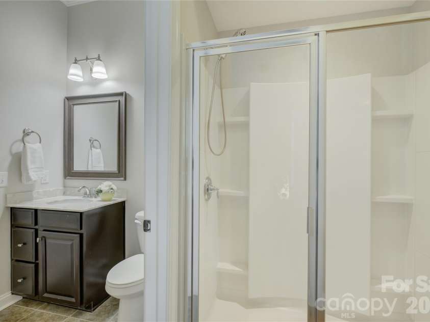 11521 Egrets Point Drive, Charlotte, NC 28278.  MLS# CAR4357758, YatesRealty ID 10334. Full bath on the main