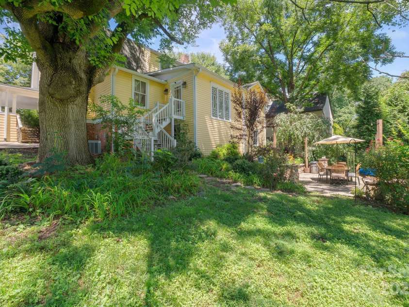 506 MAIN Street, Lenoir, NC 28645.  MLS# CAR4293002, YatesRealty ID 10338. 