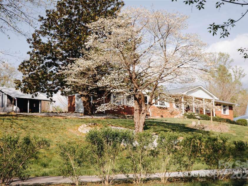 70 Johns Creek Drive, Marion, NC 28752.  MLS# CAR4246183, YatesRealty ID 10339. 