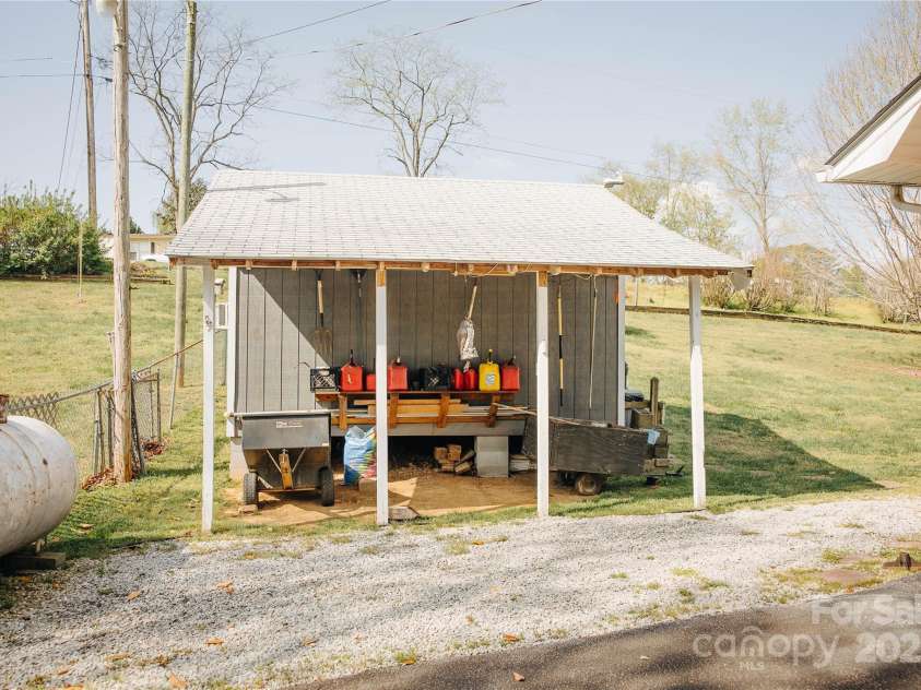 70 Johns Creek Drive, Marion, NC 28752.  MLS# CAR4246183, YatesRealty ID 10339. 