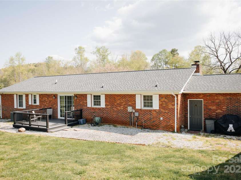 70 Johns Creek Drive, Marion, NC 28752.  MLS# CAR4246183, YatesRealty ID 10339. 