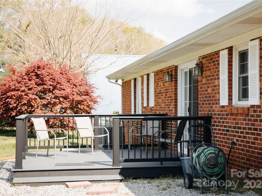 70 Johns Creek Drive, Marion, NC 28752.  MLS# CAR4246183, YatesRealty ID 10339. 