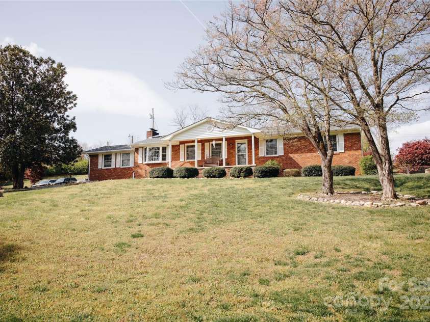 70 Johns Creek Drive, Marion, NC 28752.  MLS# CAR4246183, YatesRealty ID 10339. 