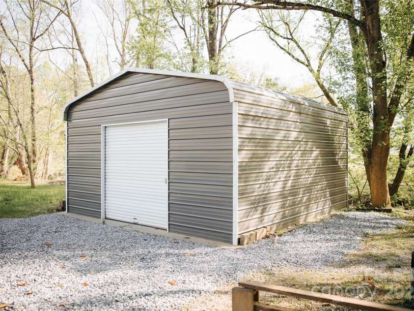 70 Johns Creek Drive, Marion, NC 28752.  MLS# CAR4246183, YatesRealty ID 10339. 