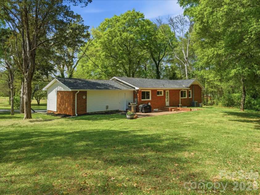 7836 Van Wyck Road, Lancaster, SC 29720.  MLS# CAR4359398, YatesRealty ID 10339. 