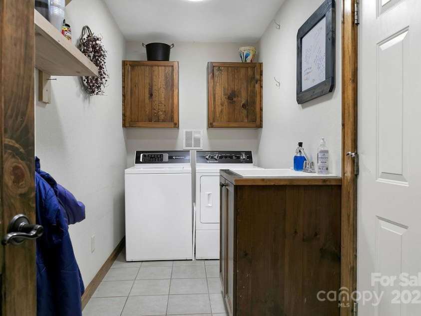 68 Sherwood Village Court, Brevard, NC 28712.  MLS# CAR4232497, YatesRealty ID 1034. Mud Room/Laundry