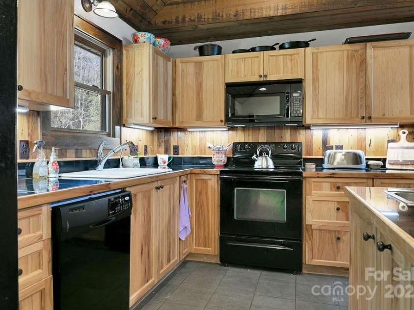 68 Sherwood Village Court, Brevard, NC 28712.  MLS# CAR4232497, YatesRealty ID 1034. Plenty of Cabinet SPace