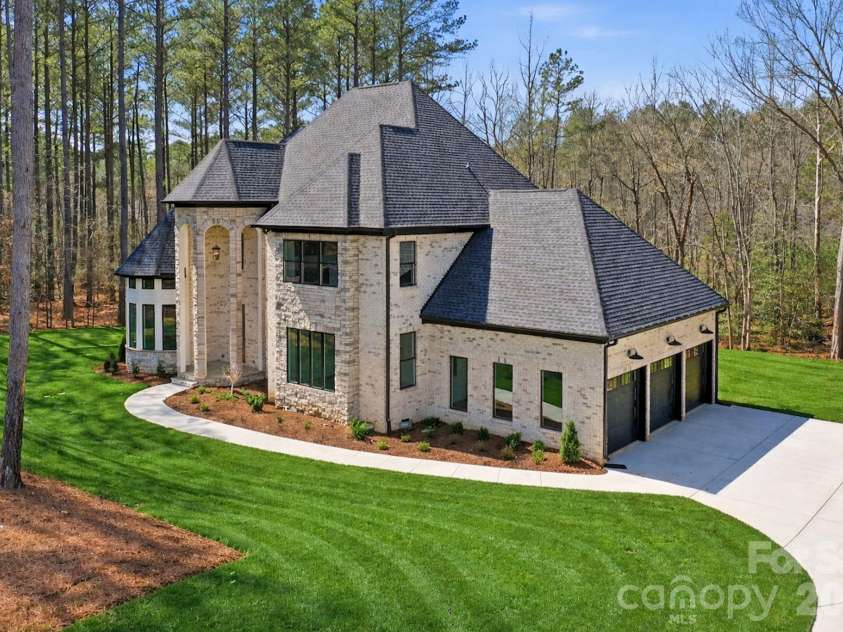 6405 Chimney Bluff Road, Lancaster, SC 29720.  MLS# CAR4360134, YatesRealty ID 10340. 