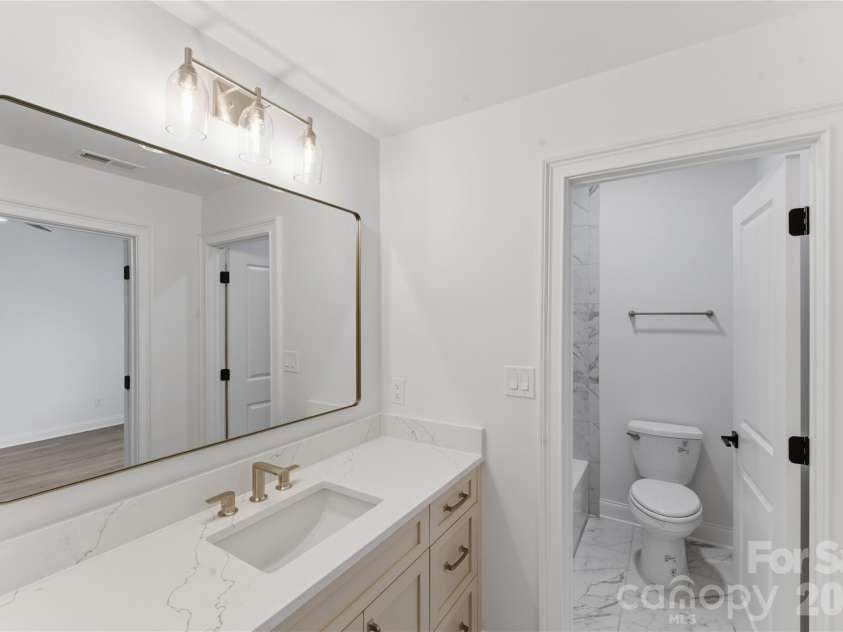 6405 Chimney Bluff Road, Lancaster, SC 29720.  MLS# CAR4360134, YatesRealty ID 10340. Upper Level Bathroom 4