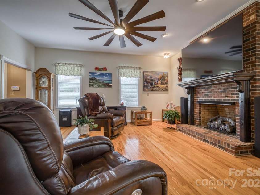 810 Bethel Road, Morganton, NC 28655.  MLS# CAR4244280, YatesRealty ID 10340. 