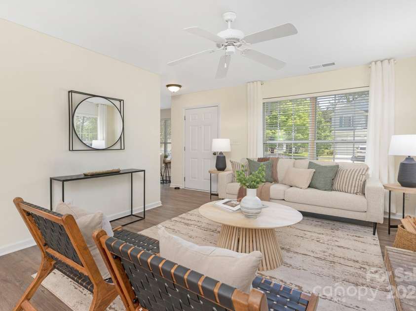 12624 Cedar Crossings Drive, Charlotte, NC 28273.  MLS# CAR4252686, YatesRealty ID 10341. Living room