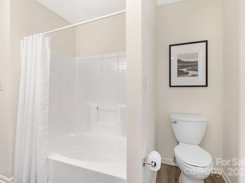 12624 Cedar Crossings Drive, Charlotte, NC 28273.  MLS# CAR4252686, YatesRealty ID 10341. Primary bathroom
